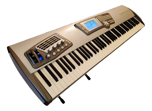 Teclado Controlador Digital Audio Workstation Fusion 8 Hd (Usado)