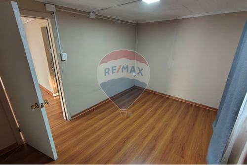 Casa Con Amplio Jardín Y Buena Conectividad