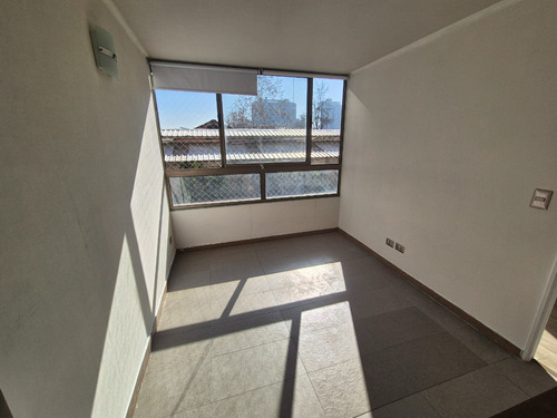 1 Dorm 1 Baño. Santa Elena 1631. A Pasos Metro Ñuble