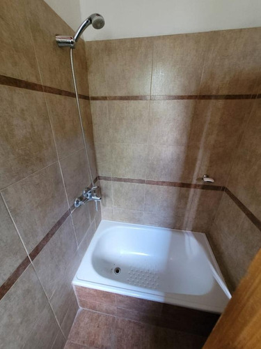 Imagen 10 de 14 de En Venta! Hermosa Propiedad De 2 Plantas Con Jardin En Moreno - Sobre Calle General Guido Al 1800