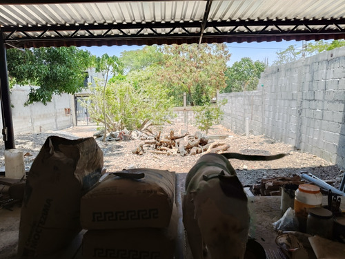 Terreno De 288 Mts. Cuadrados, Bardeado, Todos Los Servicios