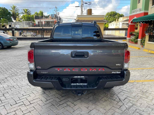 Imagen 4 de 15 de Toyota Tacoma Limited Americana