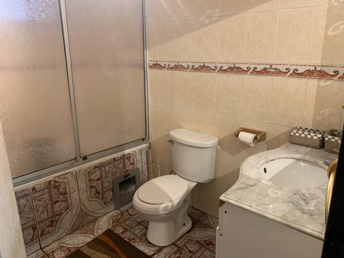 Imagen 12 de 30 de Casa Lista Para Vivir En Familia, Sólida Y Buena Ubicación.