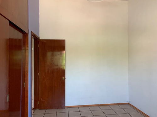 Imagen 2 de 14 de Vendo Casa A Unos Pasos De Luna Parc