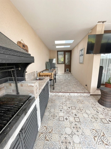 Casa En Venta De 4 Dorm. En Colina