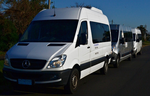 Imagen 3 de 10 de Traslado Personas Personal Van Camioneta Combi Aeropuerto