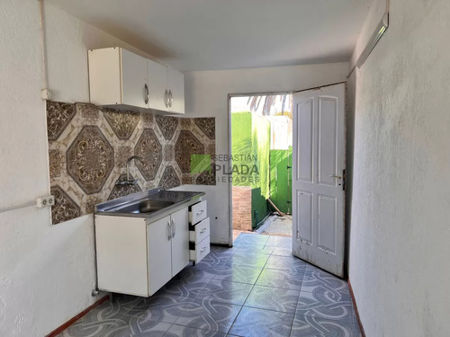 Casa De 1 Dormitorio En Alquiler En San Carlos