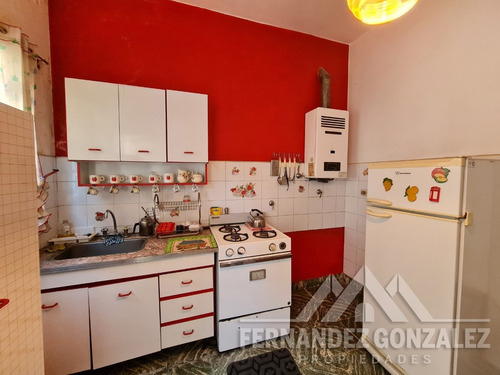 Venta De Casa 3 Amb En Lanus Este Con Patio, Fondo Y Garage