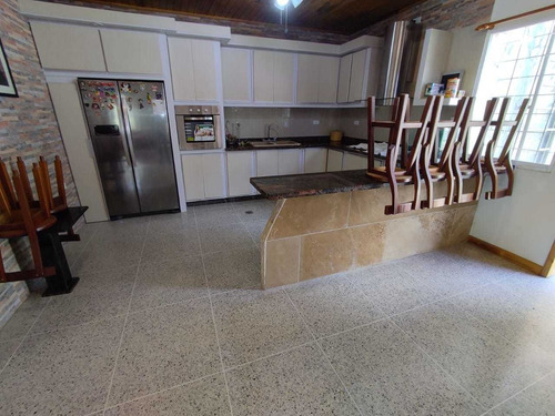 Imagen 5 de 14 de En Venta Lindo Townhouse En El Piñal El Limón, 04128676886