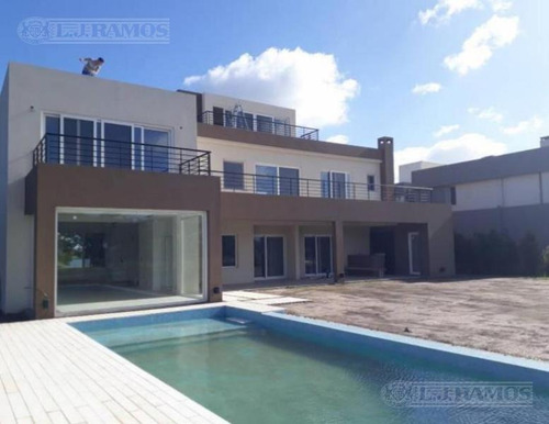 Imagen 3 de 9 de Casa En Venta En El Golf