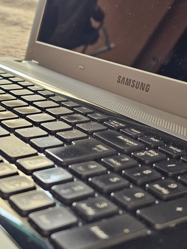 Notebook Samsung Rv511 4gb Memoria Ram Disco Rígido 320gb (Usado)