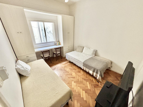 Apto Crédito! Departamento De Tres Ambientes Con Vista Abierta En Venta En Recoleta
