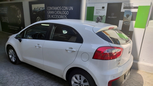 Imagen 5 de 11 de Kia Rio 2017 1.6 Ex Hatchback Mt