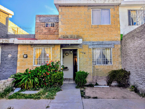 Casa En Aguascalientes Fraccionamiento Valle De Los Cactus Sobre Avenida Frente A Parque