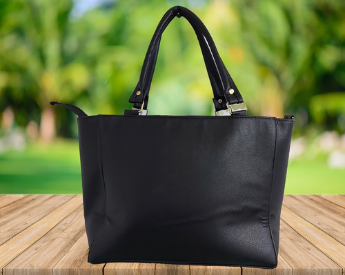 Imagen 4 de 8 de Bolsa De Mano De Disney De Minnie Mouse En Color Negro