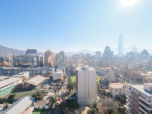Vista Despejada Cercano A Colegio Thomas Morus