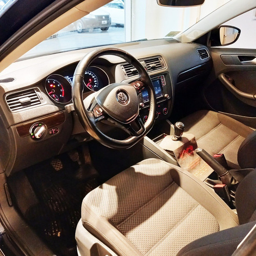 Imagen 6 de 15 de Volkswagen Vento Confortline
