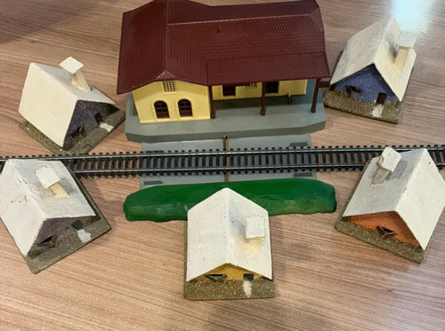 Maqueta Para Armar Tren Estación Eléctrica Lima Y Accesorios (Usado)