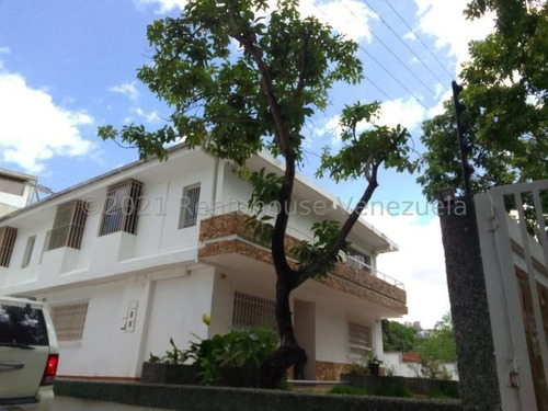 Imagen 1 de 30 de Mls #22-12709 Bella Quinta Con Amplios Espacios, En Calle Cerrada Con Vigilancia Las 24 Horas, Excelente Seguridad, 8 Puestos De Estacionamiento, Cerco Eléctrico, Amplio Deposito, Bello Jardín. Afm