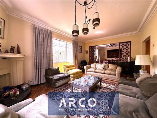 Imagen 2 de 16 de Casa En Venta Gran Terreno 636 M2. Metro Chile España. Ñuñoa