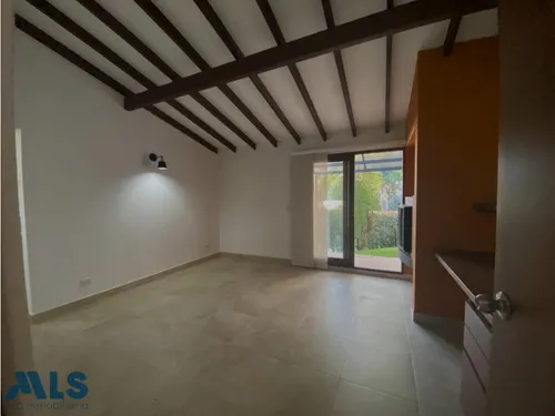 ¡tu Nuevo Hogar Te Espera En El Retiro!(mls#253785)