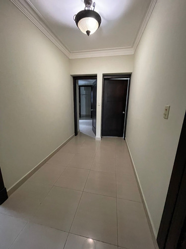 Imagen 3 de 12 de Apartamento En Alquiler Con Línea Blanca En Gascue
