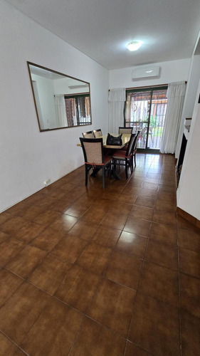 Solido Duplex De 4 Ambientes Con Cochera Y Jardin En Venta. Olivos