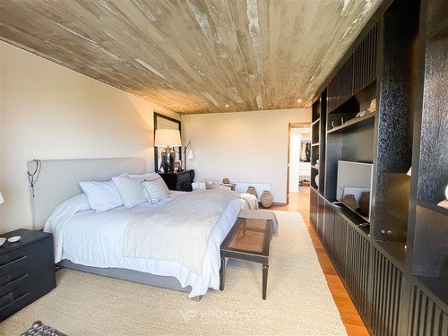 Casa En Venta De 8 Dorm. En Lo Barnechea