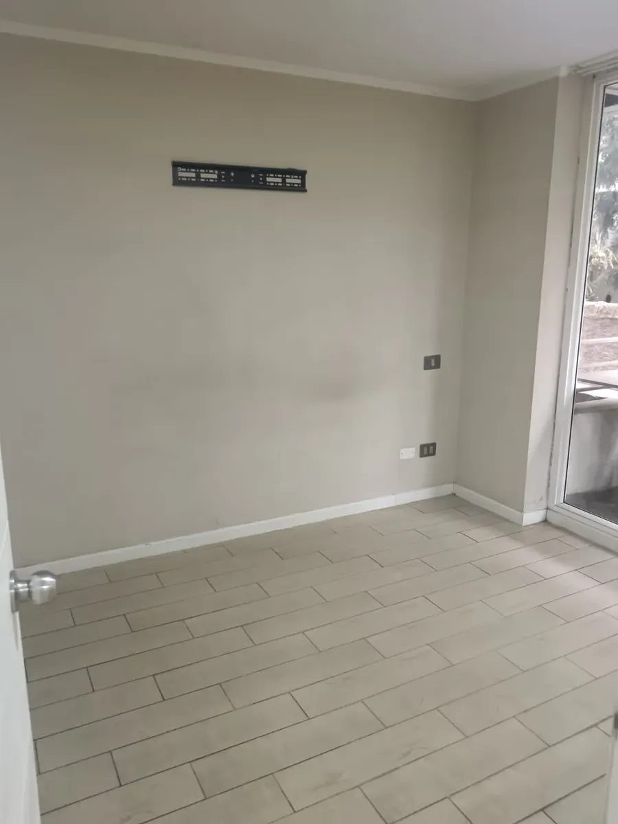 Imagen 4 de 9 de Amplio, Moderno, Balcón, De 1 Dormitorio Y Estacionamiento!!