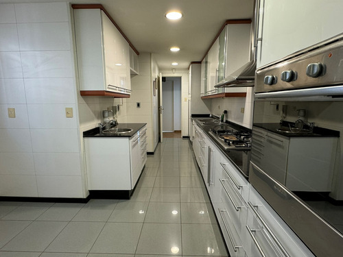 Departamento De Cuatro Ambientes En Venta En Belgrano C