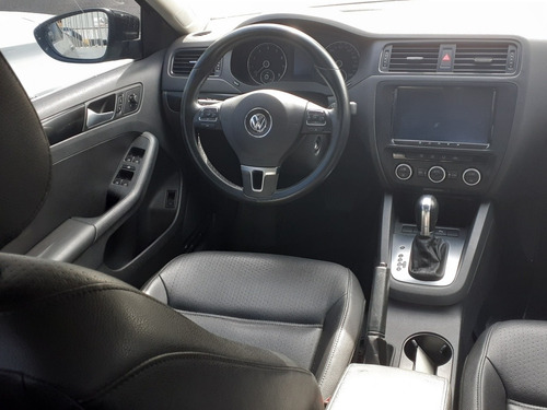Imagen 8 de 10 de Volkswagen Vento 2014 2.5 Luxury 170cv Tiptronic