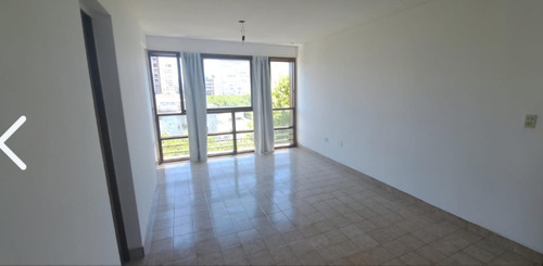Venta Particular. Departamento 3 Ambientes - Zona Tribunales, La Plata. Incluye Cochera.