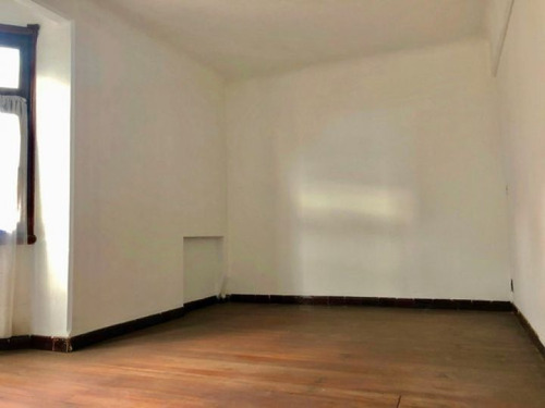 Imagen 3 de 13 de Venta Apartamento 2 Dormitorios. Palacio Salvo, Ciudad Vieja