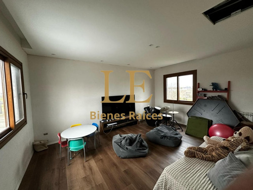 Venta Casa Con Pileta Al Golf