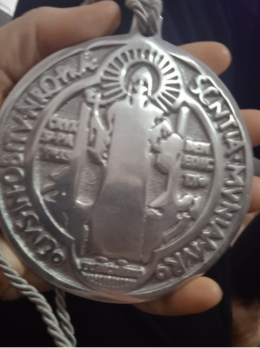 Medalha De São Bento Para Porta- 10cm X 10 Cm - Prateada -