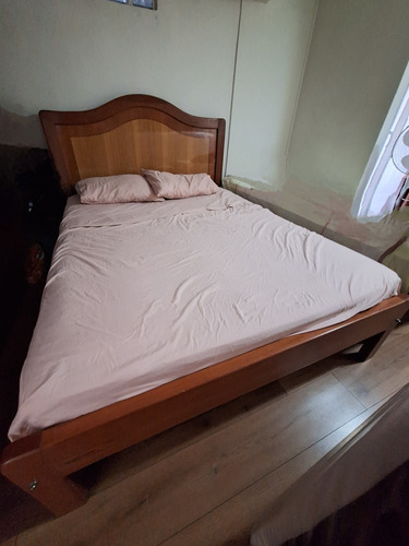 Cama Matrimonial, 2plazas, Más Dos Veladores, Hermosa Madera