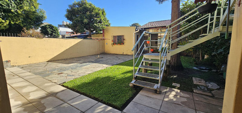 Gran Casa De 5 Ambientes Con Jardín Y Quincho En Antártida Argentina, Carapachay