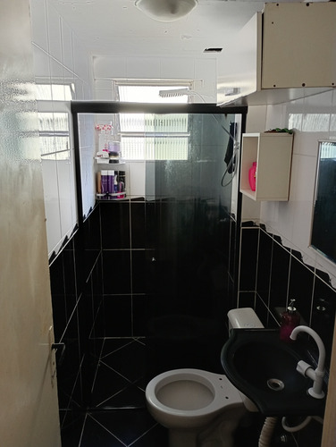 Apartamento Com 2 Quartos,sala,cozinha E Banheiro + Garagem