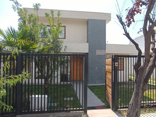 Imagen 2 de 25 de Exclusiva Casa En Arriendo Pintor Cosme San Martin, La Reina