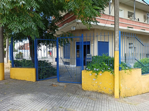 Alquilo Local Comercial Con Posibilidad De Casa En Sayago.