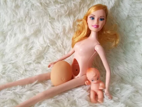 Boneca Barbie Mãe Grávida Com Bebê Em Sua Barriga