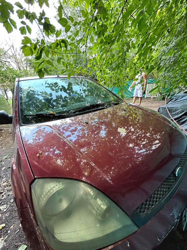 Imagen 4 de 8 de Ford Fiesta Max 2005 1.4 Tdci Max Amb