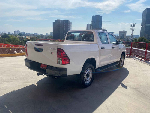 Imagen 5 de 13 de Toyota Hilux 2018 4p Doble Cabina Base L4/2.7 Man