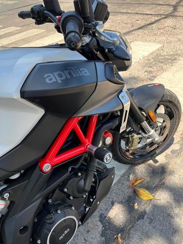 Imagen 16 de 23 de Aprilia Shiver 900 Naked