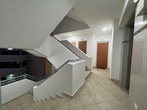 Imagen 10 de 15 de Re/max. Iris Hernandez. Vende Apartamento (100m2). La Trigaleña. Valencia. Codigo 147931 ( Solo Para Clientes )