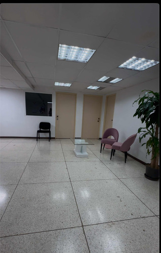Alquiler De Oficina 20m2 Rómulo Gallegos