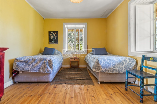 Casa En Venta De 6 Dorm. En Algarrobo