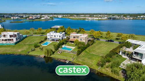 Casa En Venta A La Laguna De 7 Ambientes Con Pileta En Marinas, Puertos, Escobar.