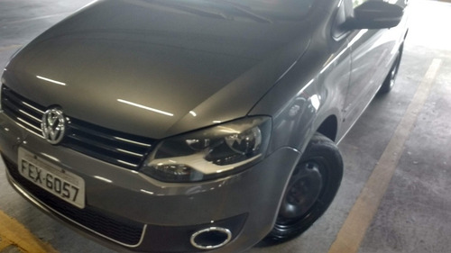 Imagem 2 de 8 de Volkswagen Fox 1.0 Vht Trend Total Flex 5p 2013