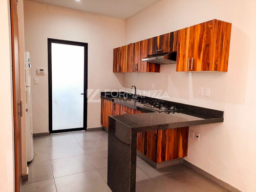 Imagen 2 de 10 de Casa En Venta En Loredo Residencial, En Colima